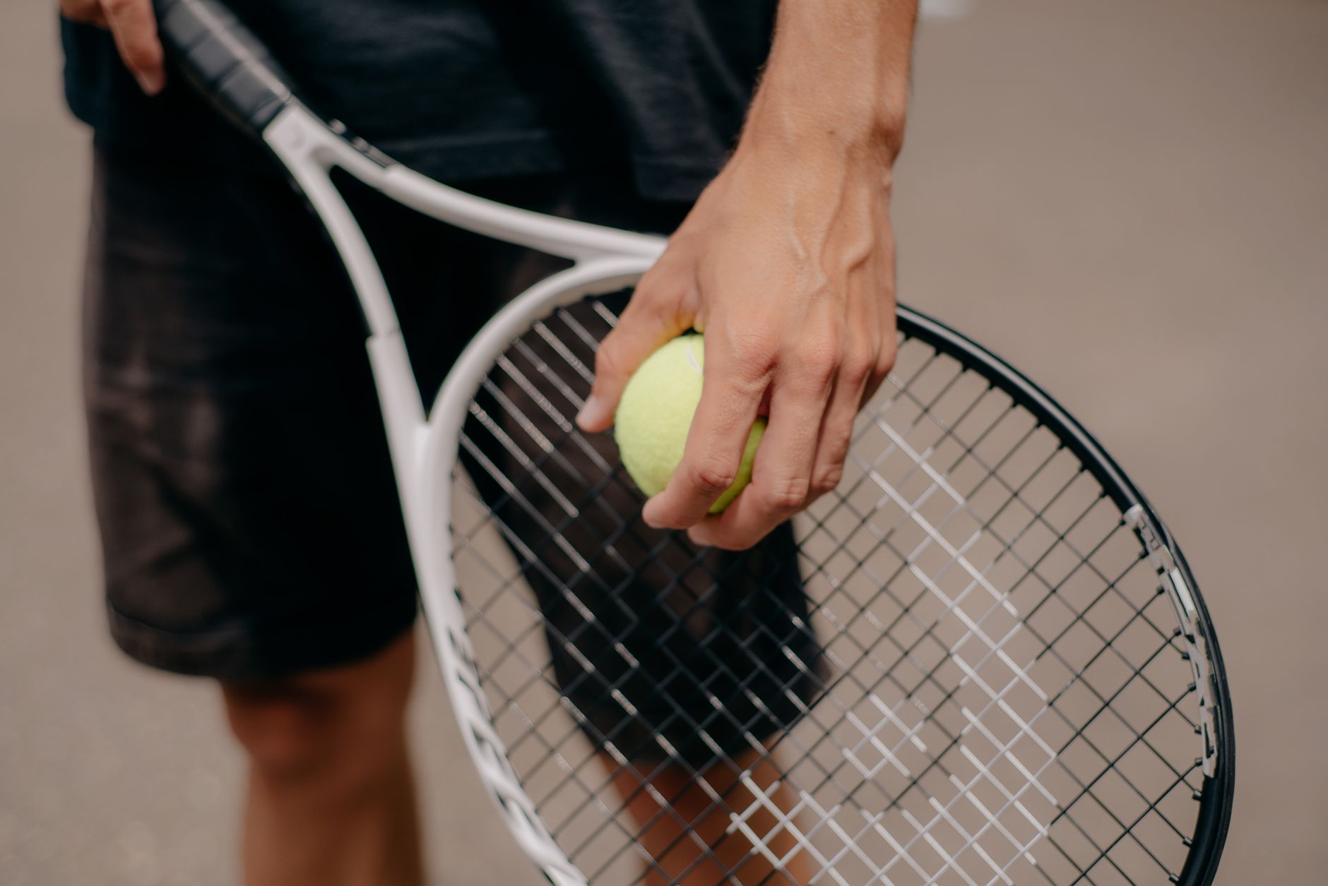 Tenis Raketi Seçimi: Ağırlık, Kafa Boyu ve Tutuş